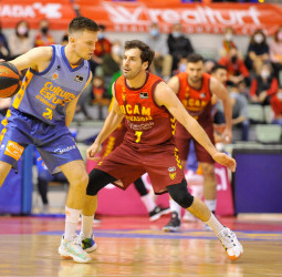 El Valencia Basket se lleva un thriller en Murcia (71-72)