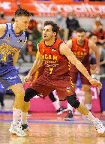 El Valencia Basket se lleva un thriller en Murcia (71-72)
