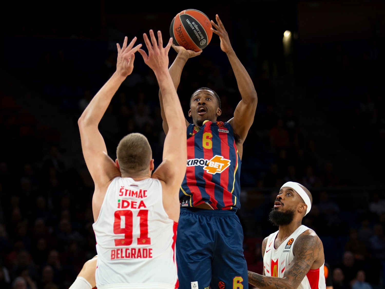 Victoria coral de KIROLBET Baskonia ante Estrella Roja (71-56)