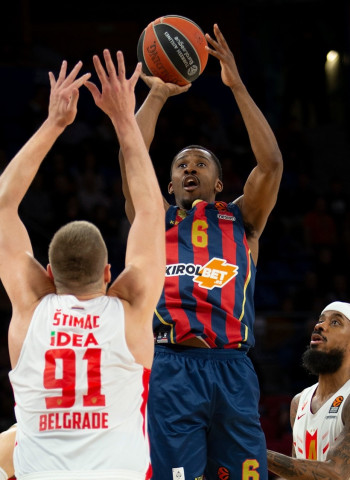 Victoria coral de KIROLBET Baskonia ante Estrella Roja (71-56)
