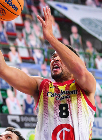 Victoria a domicilio frente a Banco Di Sardegna para abrir los playoffs (83-95)