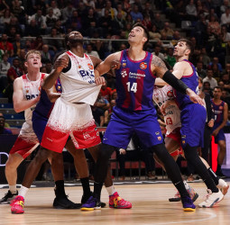 Laprovittola y Parker desactivan el plan del Manresa, 102-91