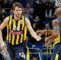Obradovic quiere que el Fenerbahce renueve a Jan Vesely