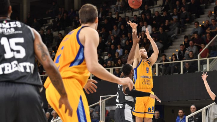 El Herbalife Gran Canaria se ahoga en la orilla pero sella la clasificación (79-76)