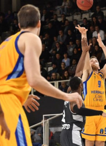 El Herbalife Gran Canaria se ahoga en la orilla pero sella la clasificación (79-76)