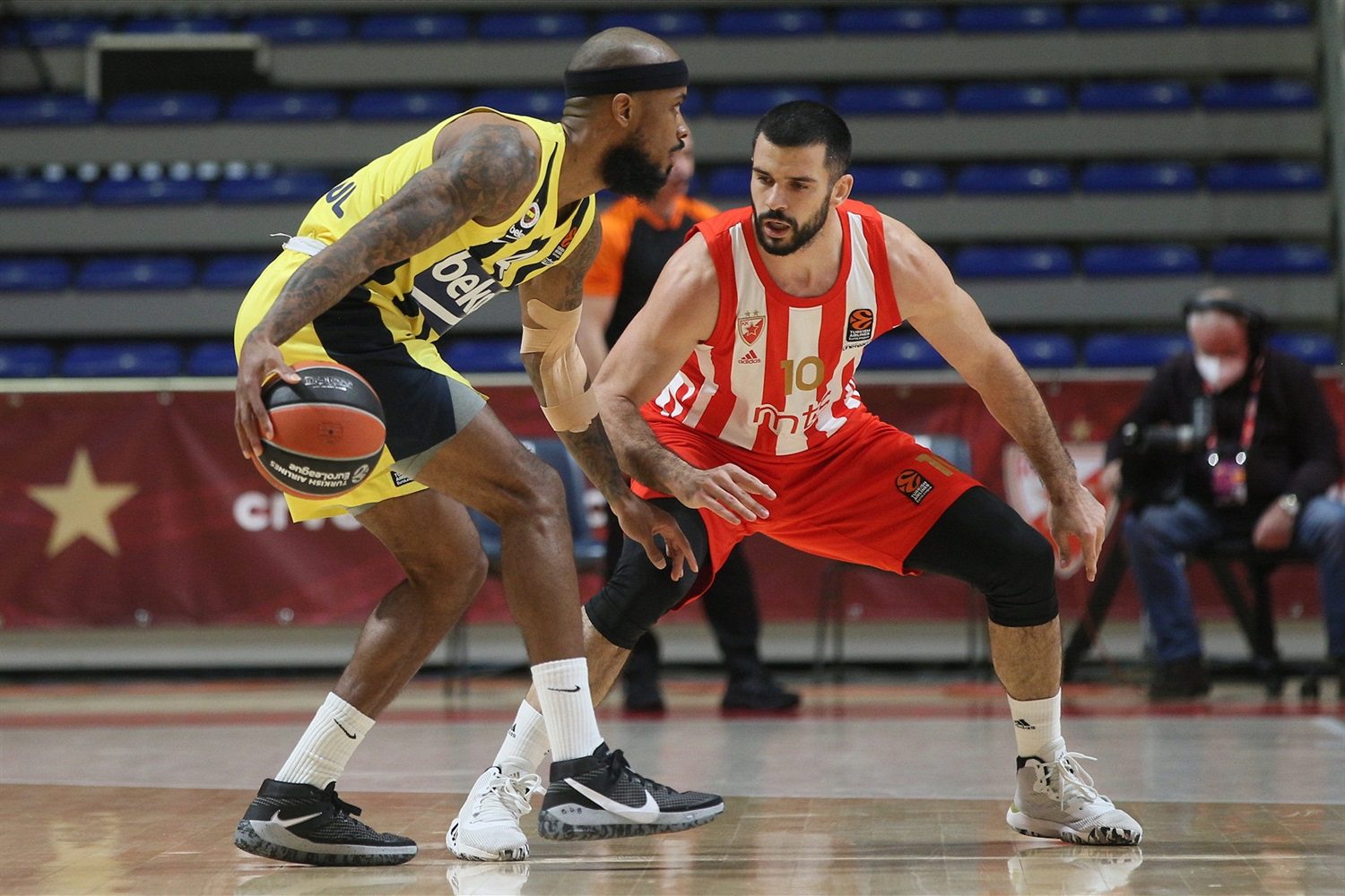 Lorenzo Brown sentencia a su ex Estrella Roja (71-73)