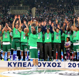 El Panathinaikos arrasa en la final de la copa griega