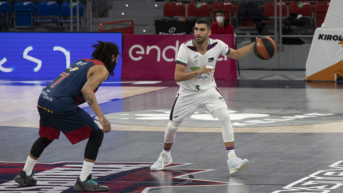 El Unicaja vence en Vitoria y se engancha al Playoff (70-79)