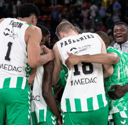 La fe bética se impone en la prórroga ante Lenovo Tenerife (80-76)