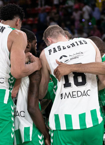 La fe bética se impone en la prórroga ante Lenovo Tenerife (80-76)