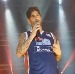 El Rio Natura Monbus sortea una camiseta oficial de juego firmada por Melendi