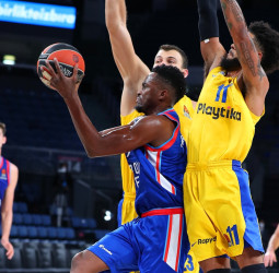 Beaubois decanta la balanza a favor del Anadolu Efes ante el Maccabi (91-89)