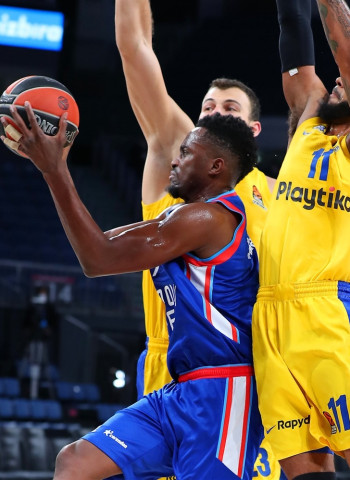 Beaubois decanta la balanza a favor del Anadolu Efes ante el Maccabi (91-89)