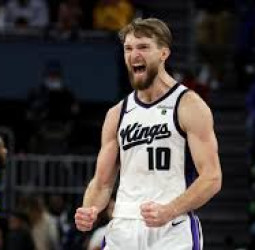 Sacramento blinda a Domantas Sabonis mientras planea su enésima reconstrucción