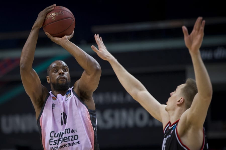La defensa del Valencia sella en Vilnius el pase a semifinales (56-71)