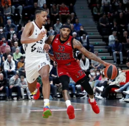 El Armani Milán sobrevive al Astroballe (80-81)