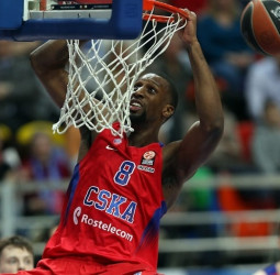El Olympiacos a la espera de Okaro White, se fija en Demetris Nichols