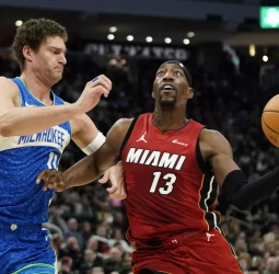 Entre Jovic y Adebayo se encargan de los Bucks