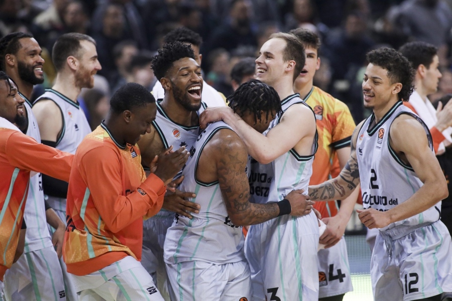 Un triple mágico de Chris Jones sentencia en el OAKA, 91-92