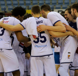 Monbus Obradoiro coge aire tras ganar al Acunsa Gipuzkoa Basket (66-79)