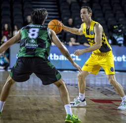 El Lenovo Tenerife cae en la pista del Darüssafaka (88-84)