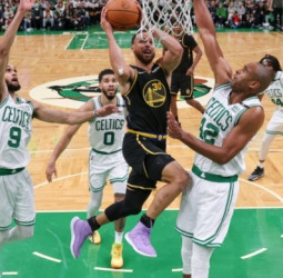 [2-2] Un Curry sideral empata la final (107-97)