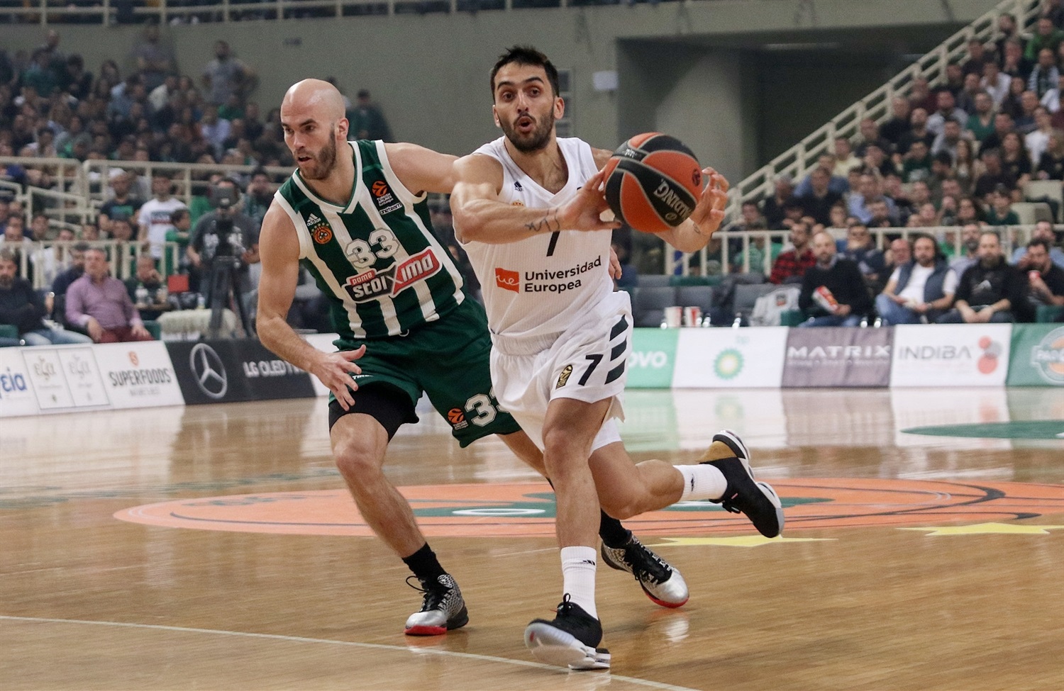 Mavericks y Spurs, detrás de Facundo Campazzo
