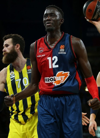 El Baskonia ata la renovación de Diop y negocia las de Dragic y Garino