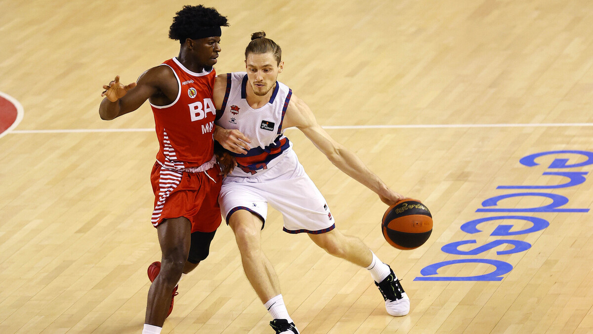 El BAXI Manresa se impone al Baskonia gracias a la defensa (74-67)