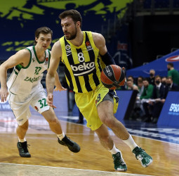 El Fenerbahce domina de forma clara al Zalgiris (84-61)