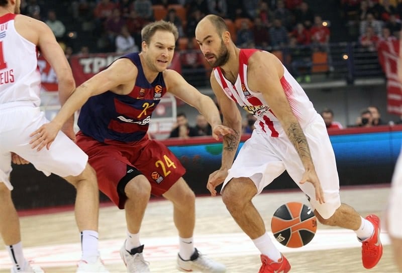 Los malos porcentajes sentenciaron al Barcelona en el Pireo (59-52)