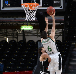 Una gran Penya se marcha de Bolonia sin premio (80-75)
