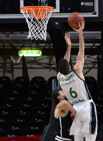 Una gran Penya se marcha de Bolonia sin premio (80-75)