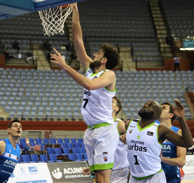 Defensa, alegría y confianza, la receta de Javi Juárez para el partido de mañana