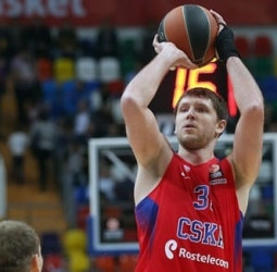 El CSKA Moscú renovará una temporada más a Viktor Khryapa