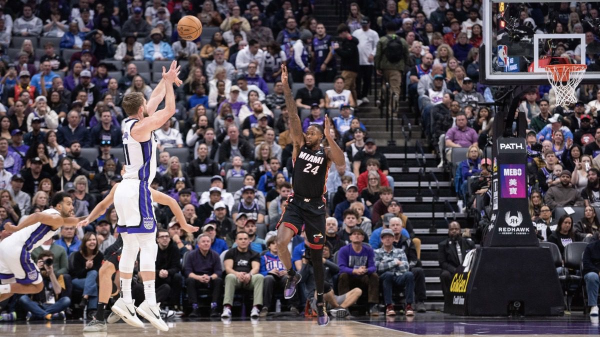 Sacramento vence a los Miami después de dos tiempos extras, 118-123