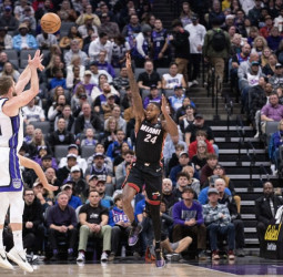 Sacramento vence a los Miami después de dos tiempos extras, 118-123