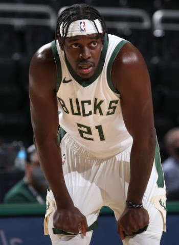 Los Bucks extienden el contrato de Jrue Holiday hasta el 2025