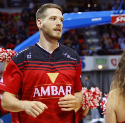 Linhart sufre una lesión muscular en el glúteo