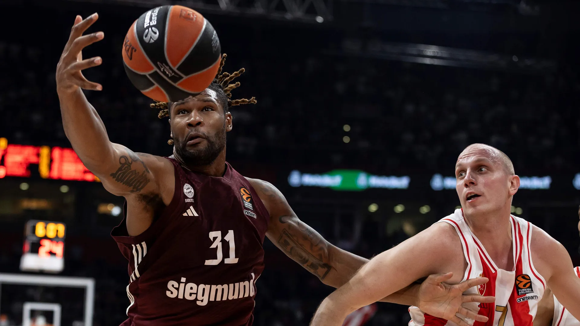 Estrella Roja remonta y vence al Bayern, 74-68