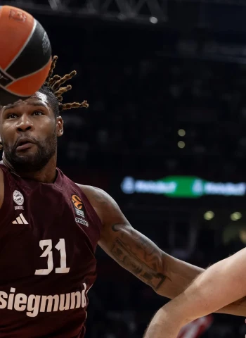 Estrella Roja remonta y vence al Bayern, 74-68