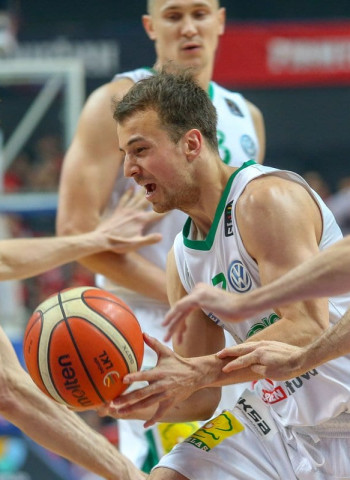 El Lietuvos Rytas empata la serie (1-1) en un polémico partido