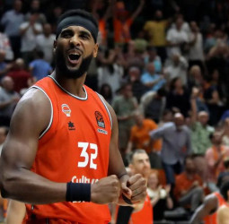 Partizan ficha a Brandon Davies