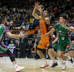 Alberto Abalde, operado en el tercer dedo de la mano derecha