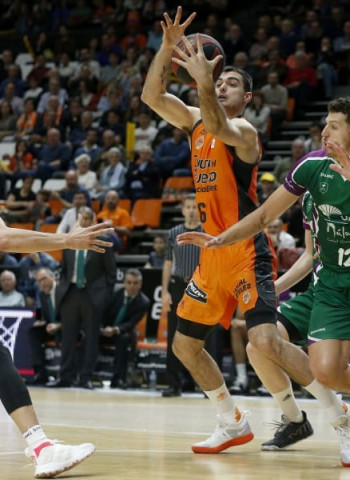 Alberto Abalde, operado en el tercer dedo de la mano derecha