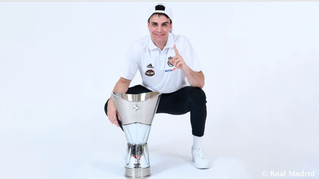El Real Madrid anuncia la renovación de Carlos Alocén