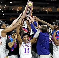 Kansas hace la mayor remontada de la historia en una final de la NCAA para ganar el campeonato