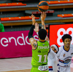 Un heroico Trimble le da al Urbas Fuenla su triunfo más valioso (84-82)