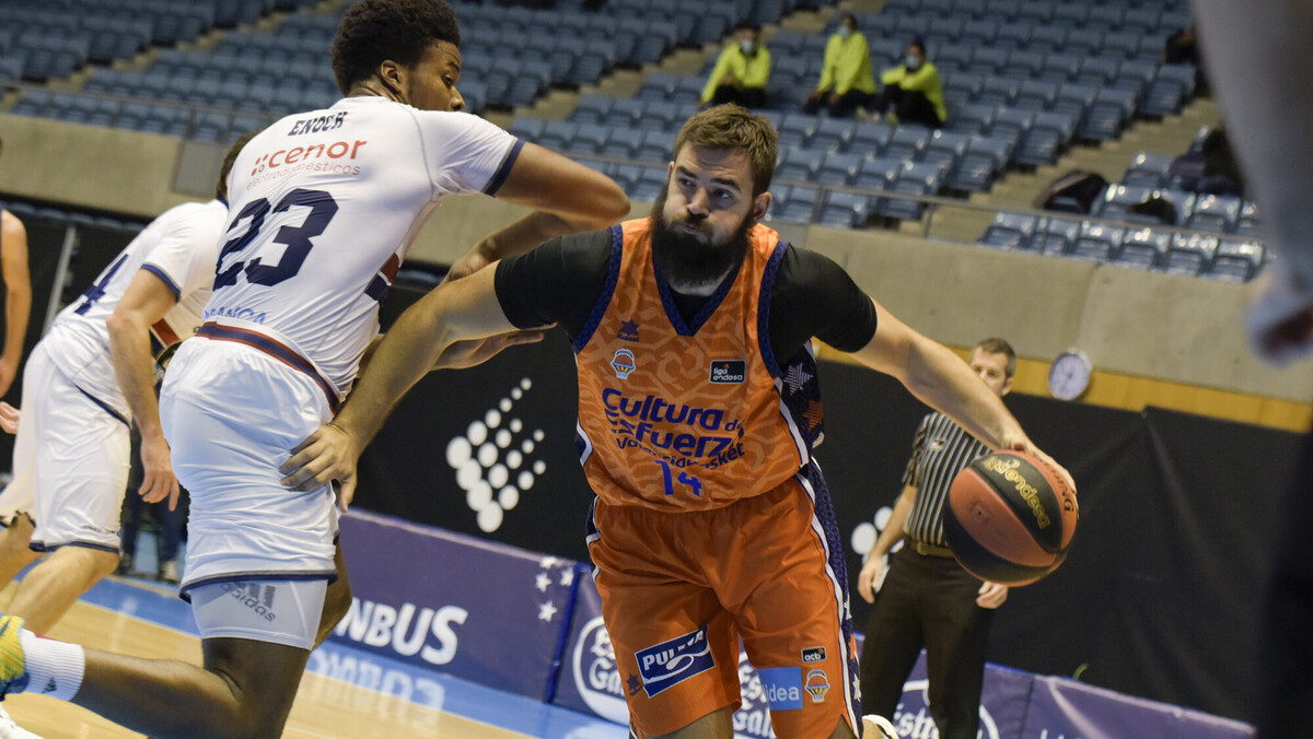 El Valencia se lleva un cara o cruz con suspense ante el Monbus Obradoiro (77-78)