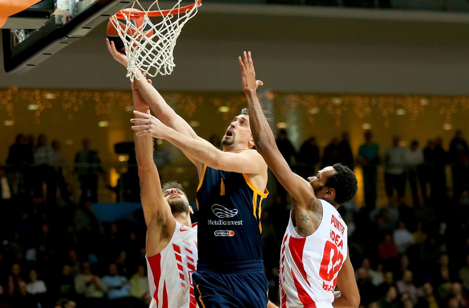Entre Shved y Jerebko se encargan de ganar al Estrella Roja (78-72)